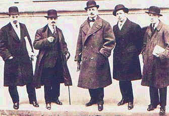Russolo, Carrà, Marinetti, Boccioni e Severini  ( Parigi 1912 )